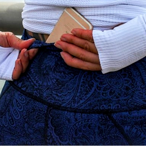 Lululemon Like Nothing 7/8 Tight Antique Paisley Sapphire Blue Black - Picture 3 of 5